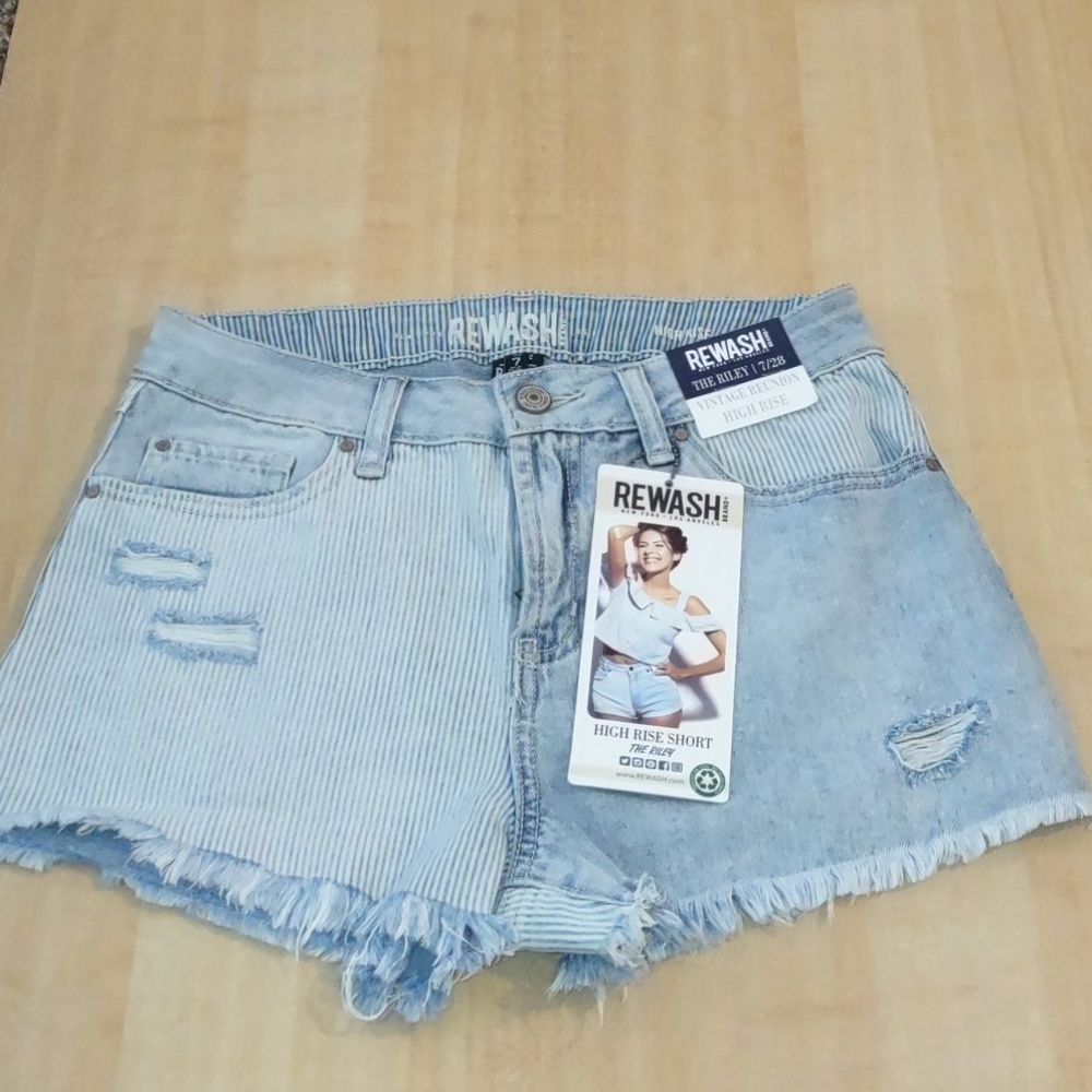 NWT, REWASH size 7/28 cute shorts.  A15